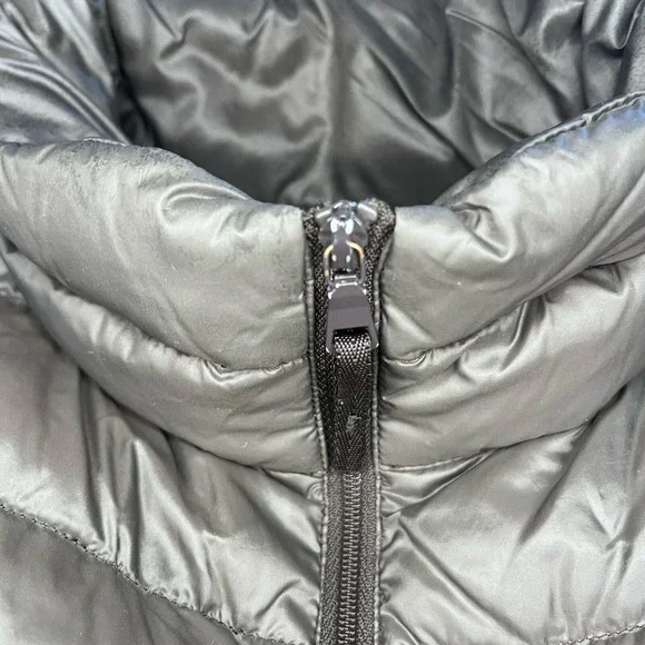 Uniqlo Women's Dark Choloclate Brown Quilted Puffer Down Vest Size Small Zip Up - Picture 7 of 8